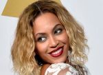 Beyonce, cheveux courts et frisés aux Grammys Awards 2014
